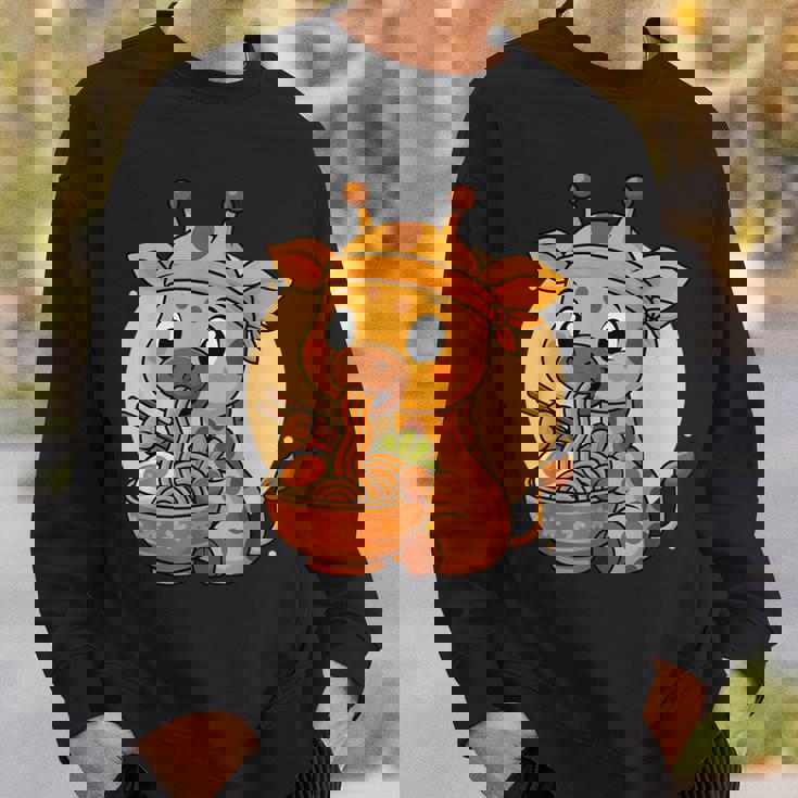 カワイイキリン食べるラーメングラフィック 日本のキリングラフィック スウェットシャツ 彼への贈り物