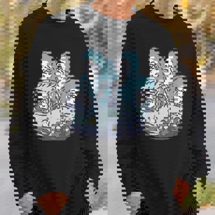 サメがたくさんトラックに 長袖tシャツ スウェットシャツ 彼への贈り物