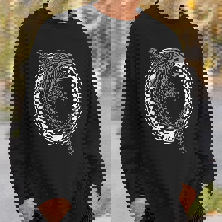 サメの魚のシンボル ハカ文化 マオリ族のパターン スウェットシャツ 彼への贈り物