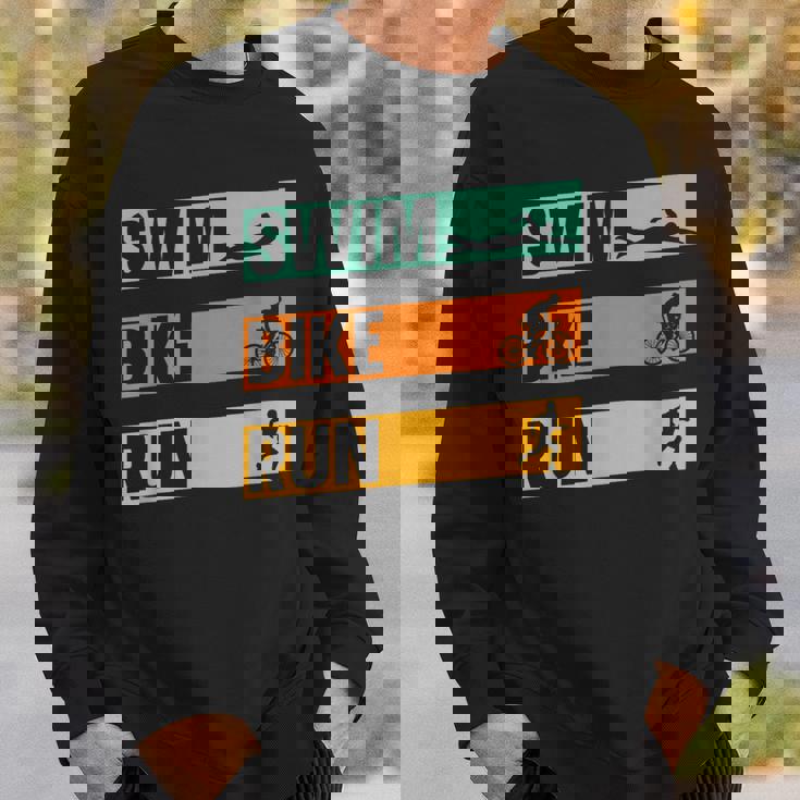 スイム・バイク・ラン トライアスロン選手 アスリート スポーツ トライアスロン スウェットシャツ 彼への贈り物