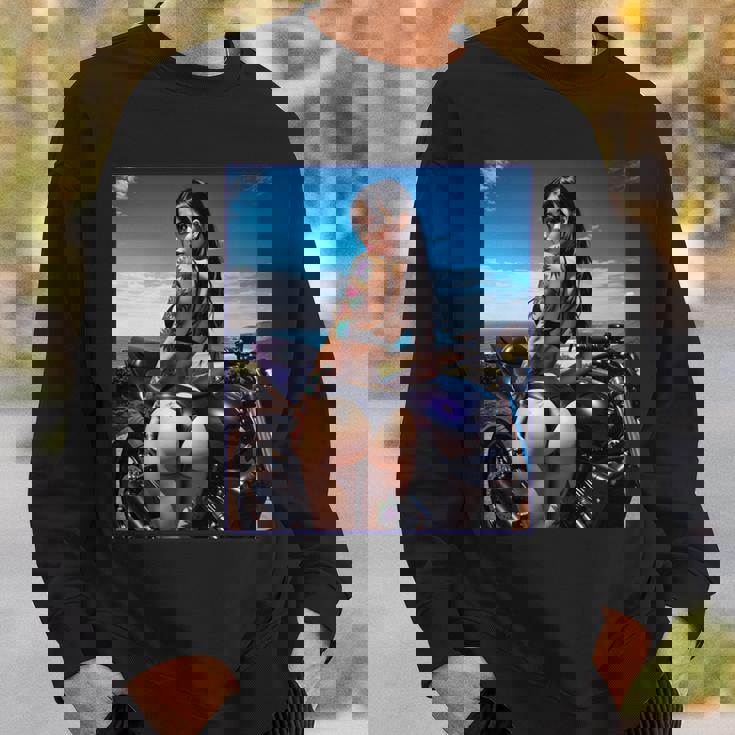 セクシーガールグラフィックtシャツ セクシーなラティーナガール&バイクビーチ。 長袖tシャツ スウェットシャツ 彼への贈り物