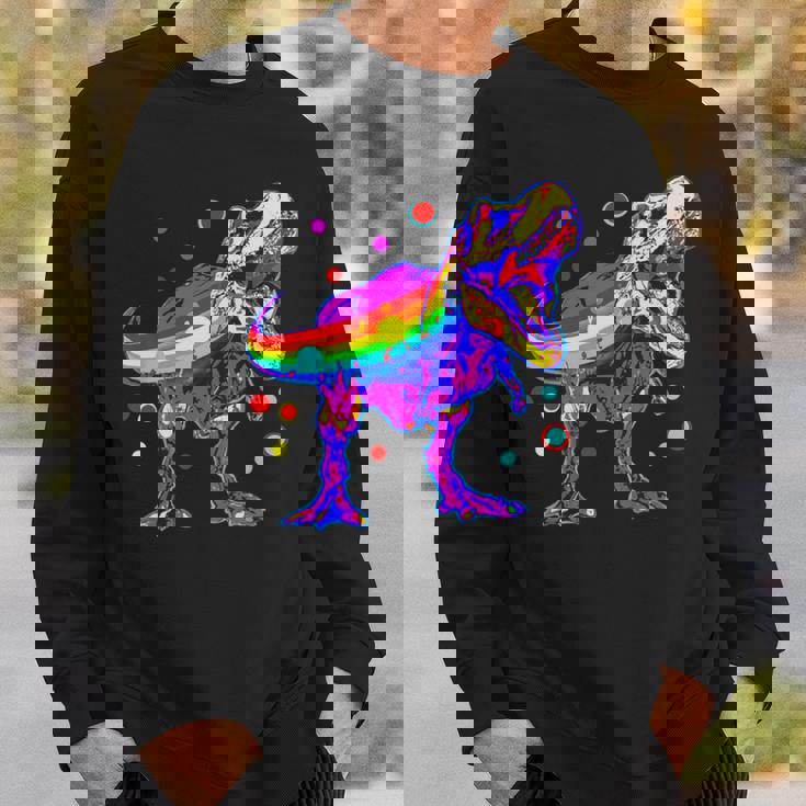ティラノサウルス レックス 虹色 恐竜 恋人 デザイン スウェットシャツ 彼への贈り物