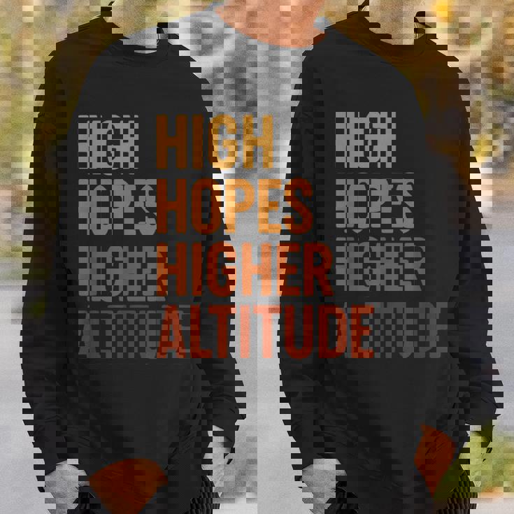 ハイ・ホープス 高地、楽しいインスピレーションロケット打ち上げ スウェットシャツ 彼への贈り物