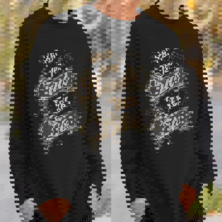 バンドと髪のユーモアで魅せるスタイル表現 スウェットシャツ 彼への贈り物