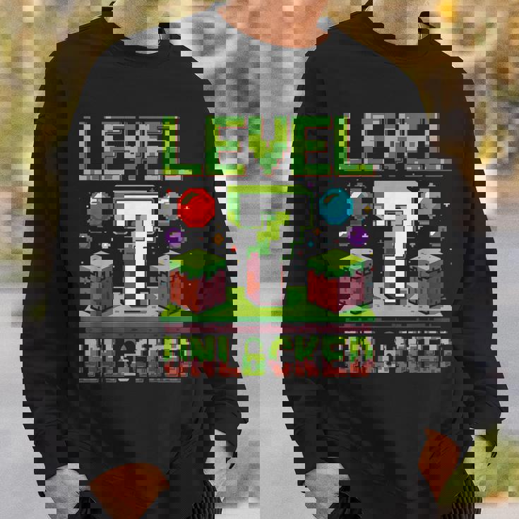 バースデーボーイシャツ レベル7 ロック解除 7歳の誕生日 男の子 スウェットシャツ 彼への贈り物