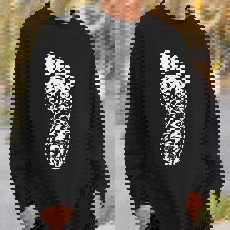 ビッグフット フットプリント 森 自然 キノコ サスカッチ スウェットシャツ 彼への贈り物