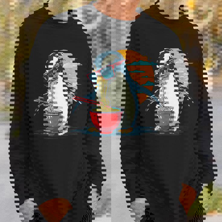 ペンギン食べる ラーメン サングラス アートワーク 和麺 スウェットシャツ 彼への贈り物