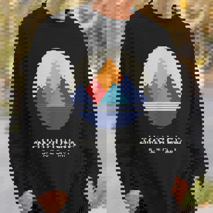 ミニマルなアンナプルナベースキャンプ 山モチーフ ハイキング スウェットシャツ 彼への贈り物