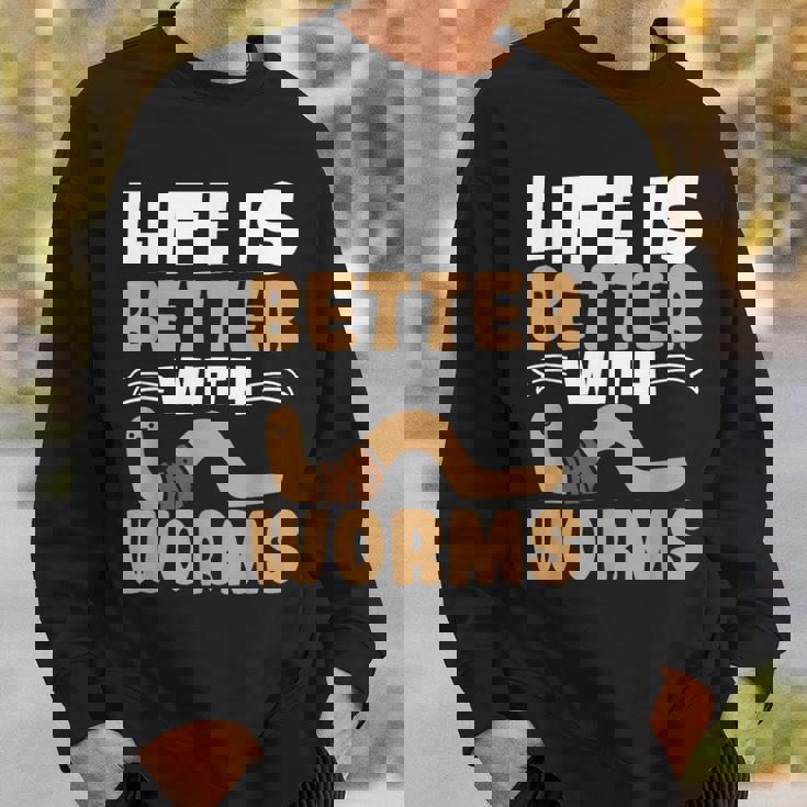 ミミズがいると人生はより良くなる ミミズの養殖 ミミズ ファーマー スウェットシャツ 彼への贈り物