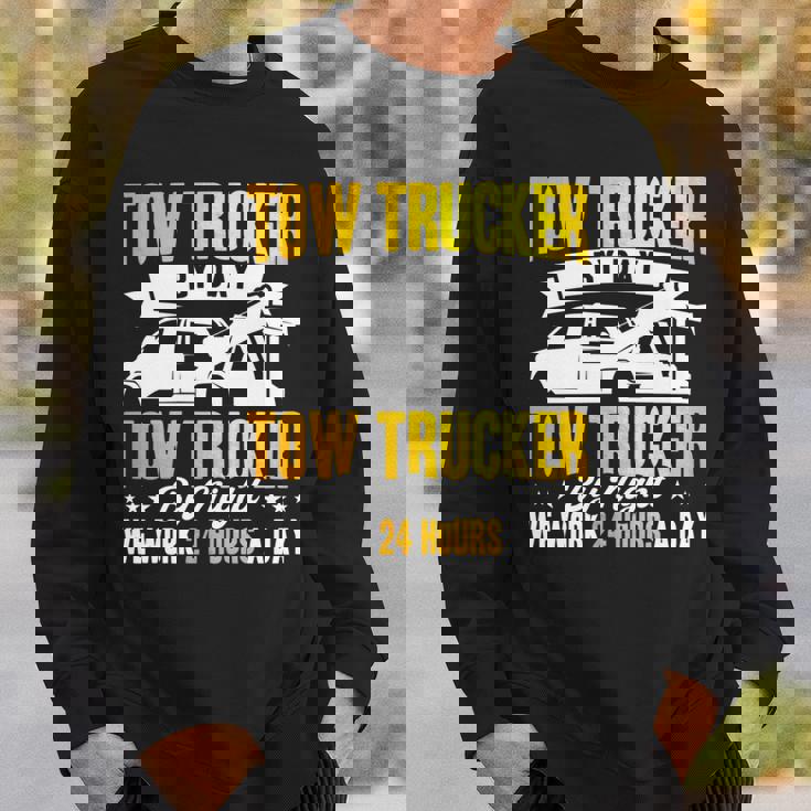 レッカートライバー レッカーは1日24時間作業します。 長袖tシャツ スウェットシャツ 彼への贈り物
