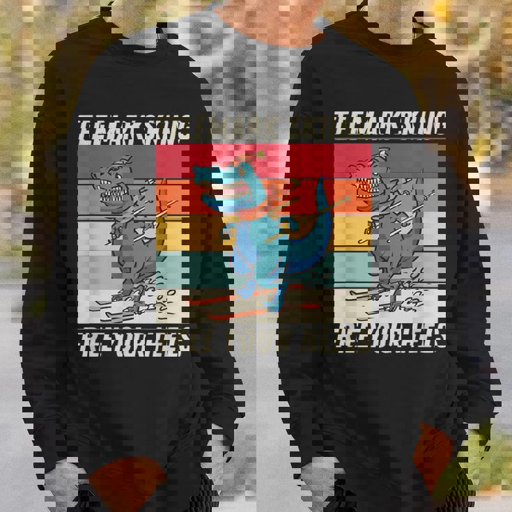 レトロ かわいい 漫画 恐竜 スキーヤー テレマーク スキー スウェットシャツ 彼への贈り物