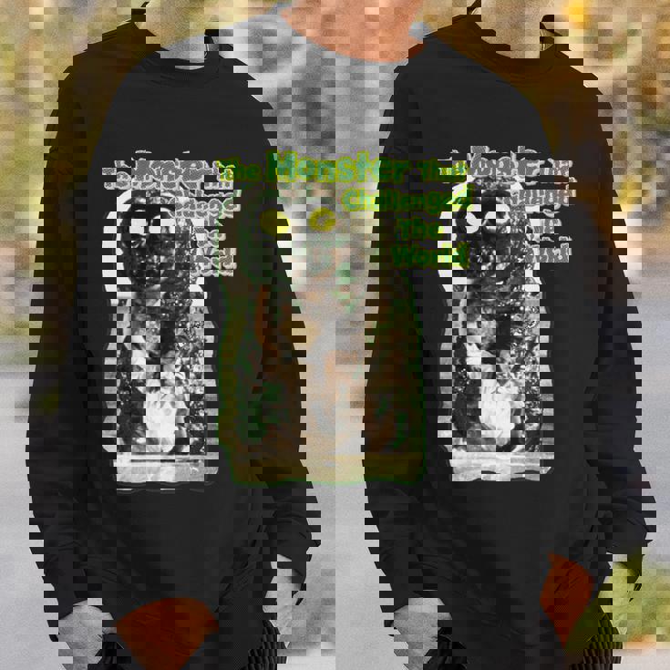 世界に挑んだヴィンテージクラシックホラーモンスター 長袖tシャツ スウェットシャツ 彼への贈り物