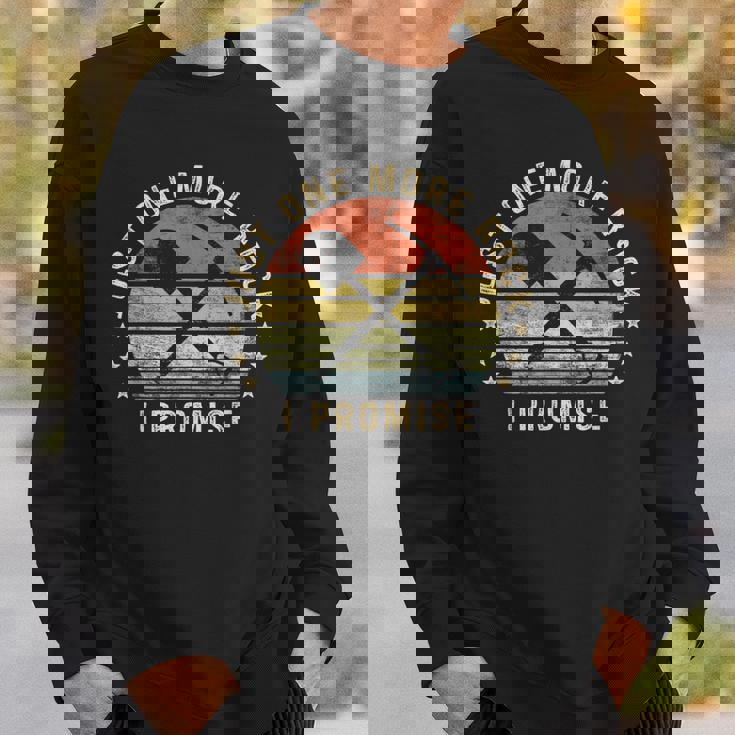 地質学ギフトジャストワンモアロックお約束おもしろ地質学者 スウェットシャツ 彼への贈り物