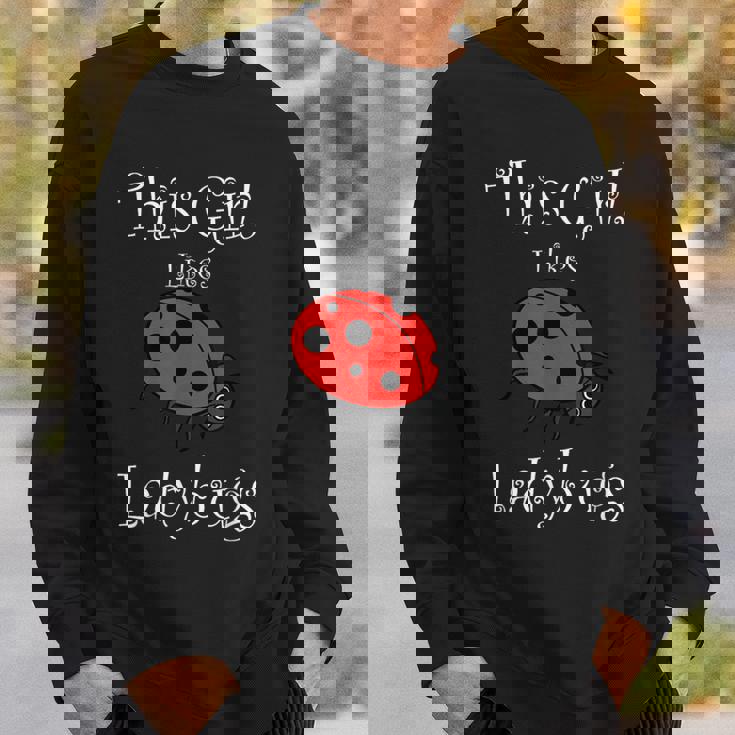 少女はてんとう虫が好き 野生動物 おもしろてんとう虫 スウェットシャツ 彼への贈り物