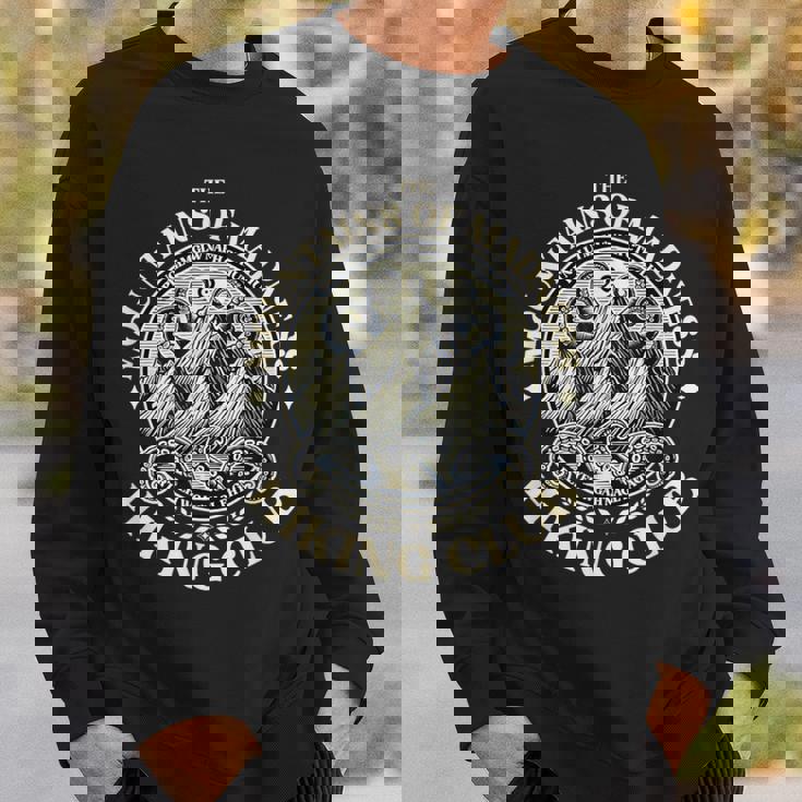 山岳狂気ラブクラフトハイキングとクトゥルフ・ミスカトニック スウェットシャツ 彼への贈り物