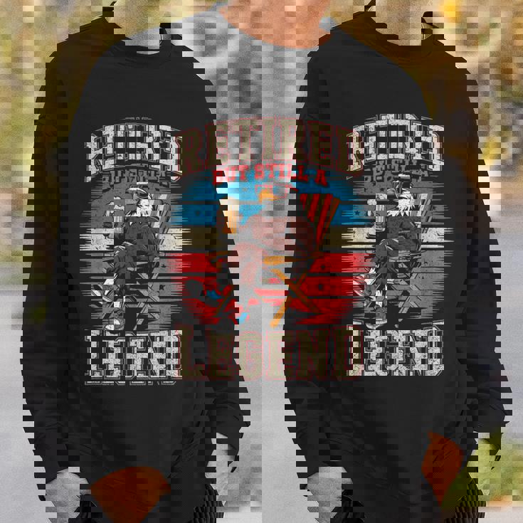 引退したがまだ伝説のイーグルとビールアメリカンスタイル スウェットシャツ 彼への贈り物