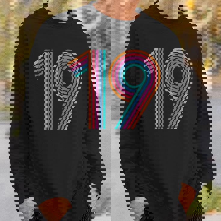数字 19 19周年記念 19歳の誕生日 スウェットシャツ 彼への贈り物