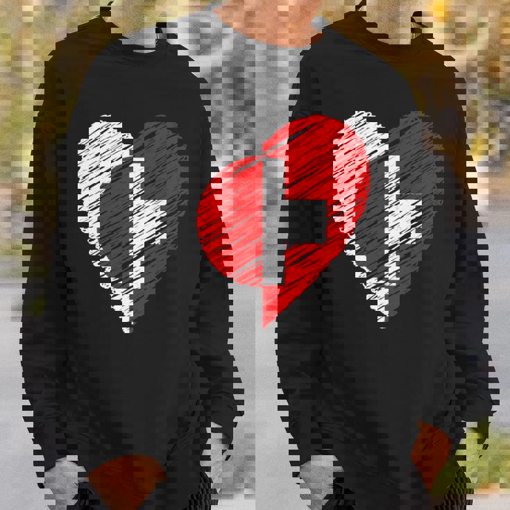 日本 スイス ハート 日本国旗 スイス国旗 ハート 長袖tシャツ スウェットシャツ 彼への贈り物