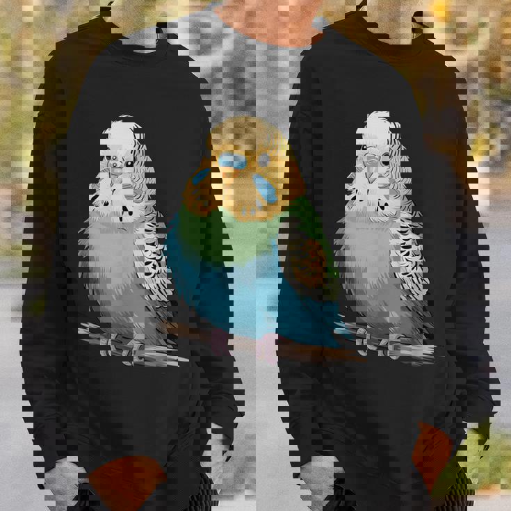 枝に腰掛けたチャーミングなセキセイインコ スウェットシャツ 彼への贈り物