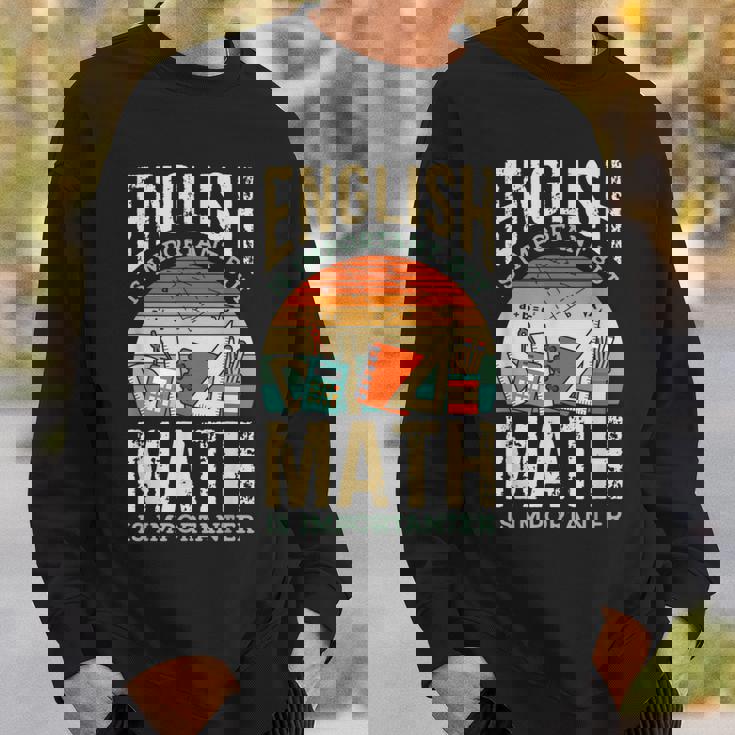 英語は大切だけど数学はもっと大事、数学ダジャレは面白い スウェットシャツ 彼への贈り物