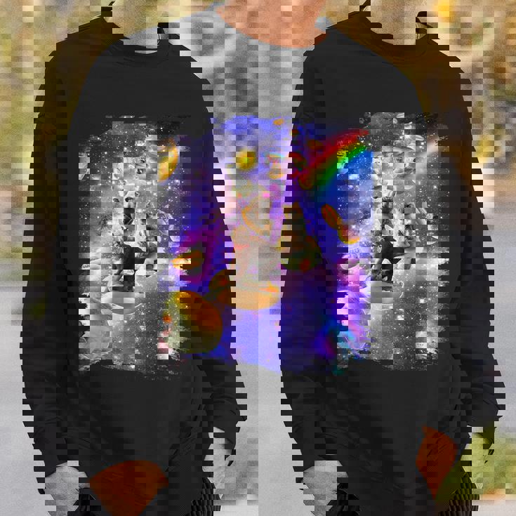 虹銀河のホットドッグに乗る宇宙の猫 スウェットシャツ 彼への贈り物