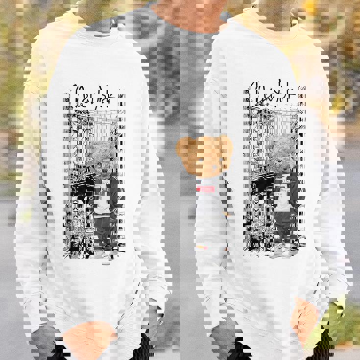 Cool New York City Teddy Bear Illustration Graphic s スウェットシャツ 彼への贈り物