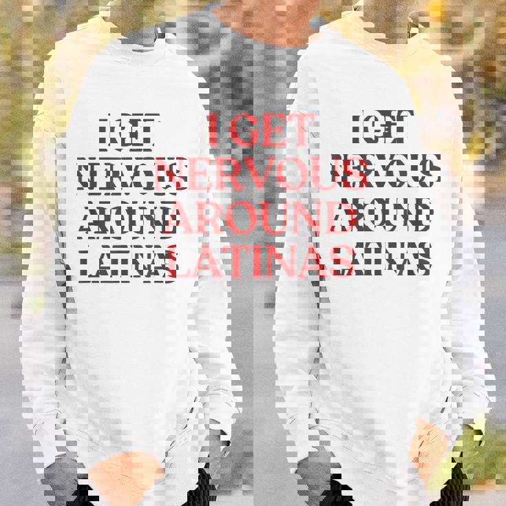 I Get Nervous Around Latinas Y2k Aesthetic Trendy スウェットシャツ 彼への贈り物