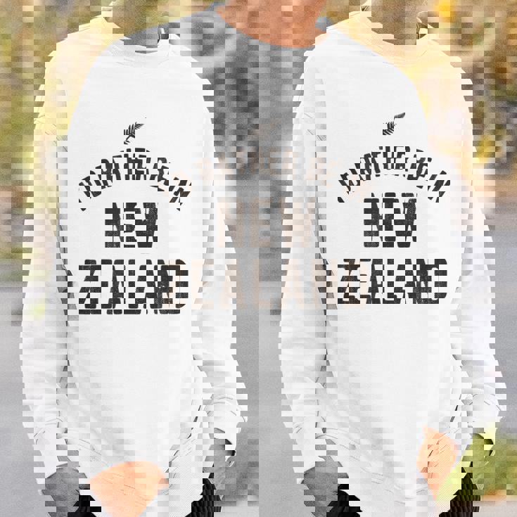 I'd Rather Be In New Zealand Nz Fern Kiwi ギフト スウェットシャツ 彼への贈り物