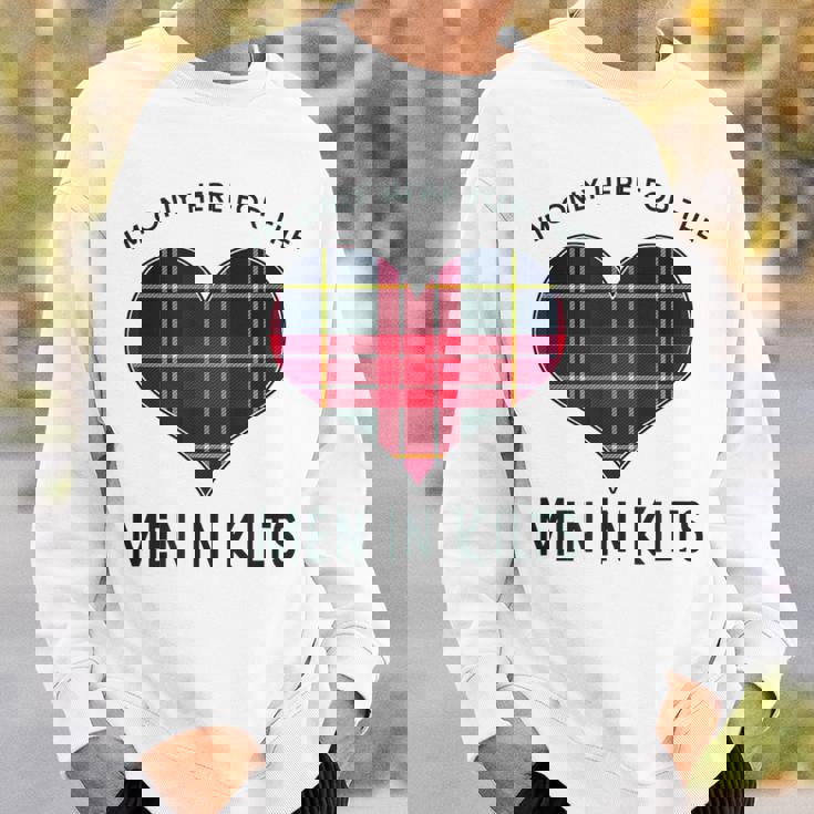 I'm Only Here For The In Kilts タータンチェック ハート スウェットシャツ 彼への贈り物