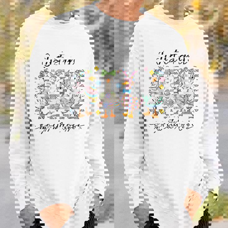 Just An Egg-Cited Goose キュート イースター バニー アヒル ファミリー 春 スウェットシャツ 彼への贈り物