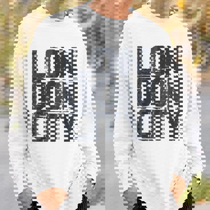 I Love London、クールでレトロなロンドンのファッショングラフィックデザイン。 スウェットシャツ 彼への贈り物