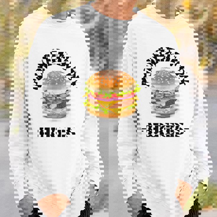 Powered By Burgers ファーストフード愛好家 面白いビーフバーガー スウェットシャツ 彼への贈り物