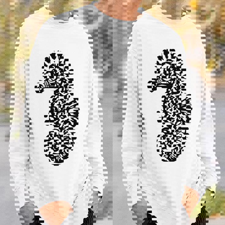 かわいいタツノオトシゴ ポリネシア トライバル マオリ柄 タツノオトシゴ 長袖tシャツ スウェットシャツ 彼への贈り物