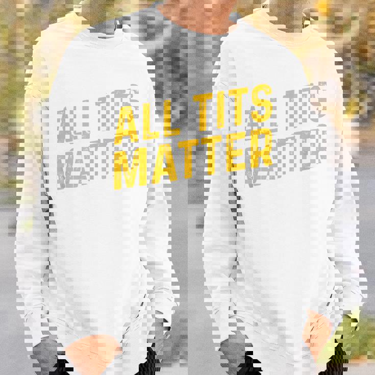 すべてのおっぱいは重要 スウェットシャツ 彼への贈り物