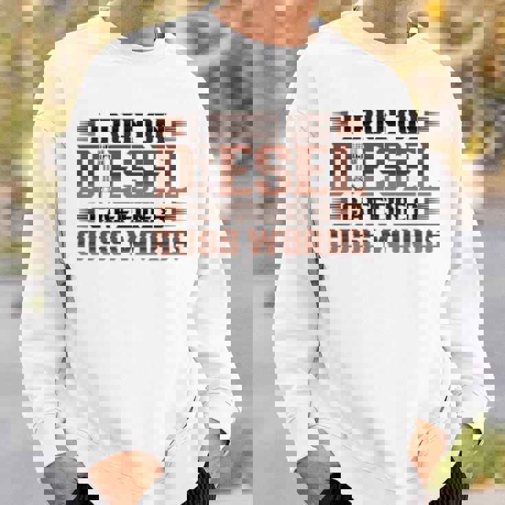 ディーゼルカフェインで走るトラック運転手 長袖tシャツ スウェットシャツ 彼への贈り物