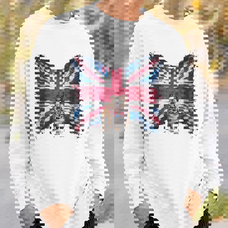 ユニオンジャックバンダナをかぶったブリティッシュブルドッグ、かわいい英国国旗。 スウェットシャツ 彼への贈り物