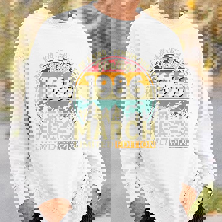 ヴィンテージカー 1986 年3月 40 歳の誕生日 1986 年のクラシックカー スウェットシャツ 彼への贈り物