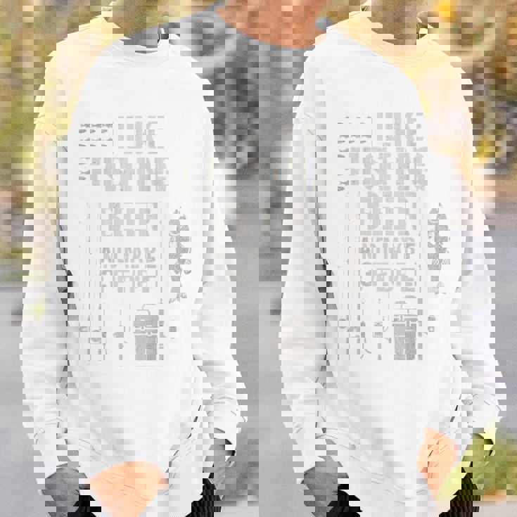 私はビール釣りが好きで、背中には3人で面白い釣りが好きです。 スウェットシャツ 彼への贈り物