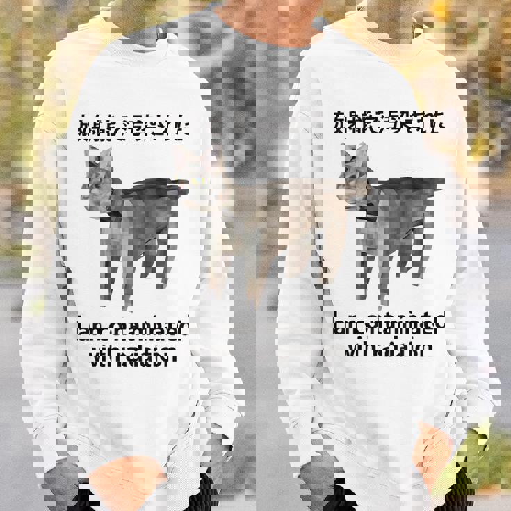 私は放射線で汚染されています 日本の猫 おもしろミーム スウェットシャツ 彼への贈り物