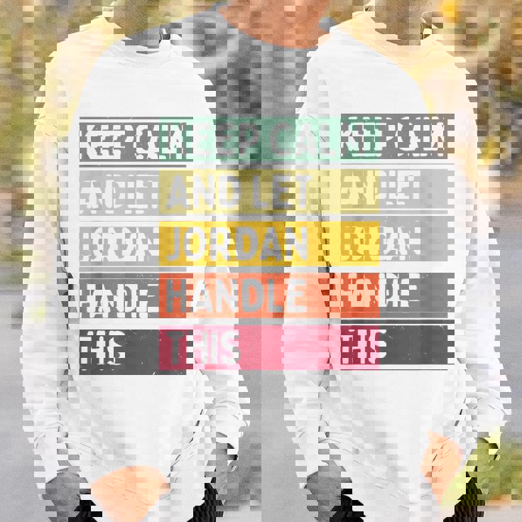 落ち着いて、ジョーダンにこの面白いレトロな引用を任せてください スウェットシャツ 彼への贈り物