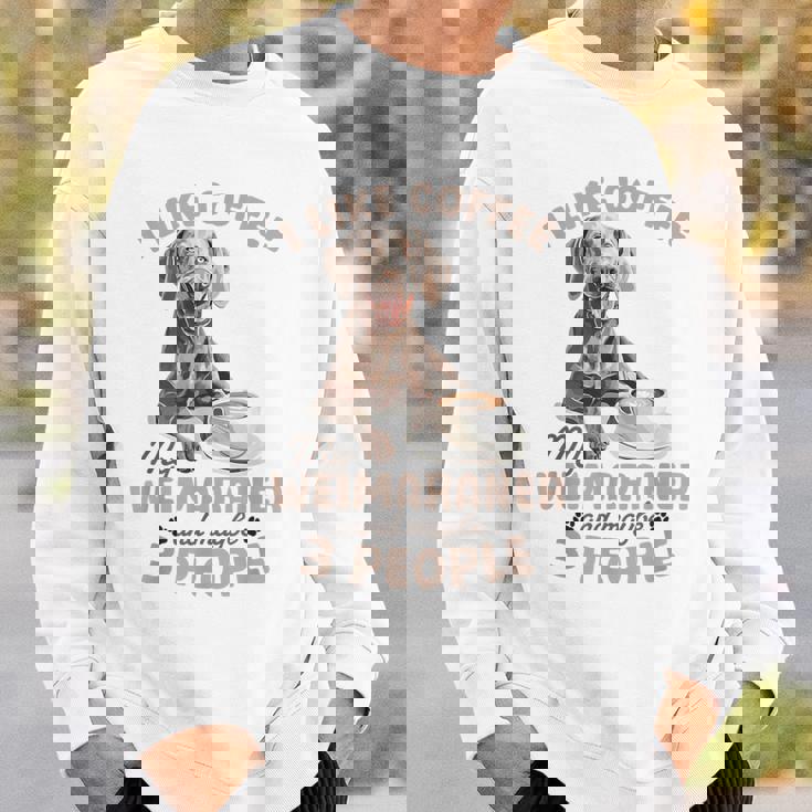 面白いワイマラナー犬私はコーヒーが好き、ワイマラナーと多分。 スウェットシャツ 彼への贈り物