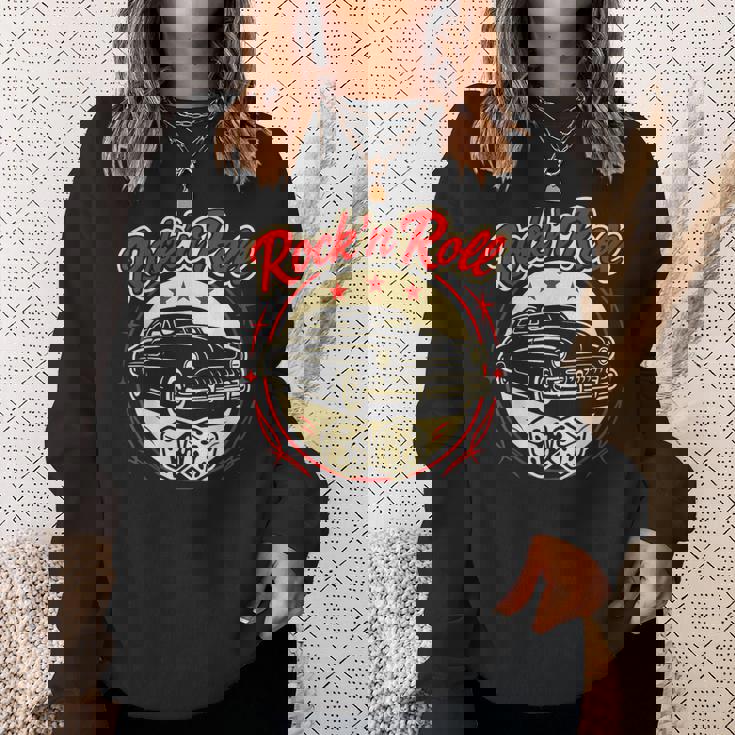 1950年代ロックンロールクラシックカーとサイコロロカビリー スウェットシャツ 彼女への贈り物