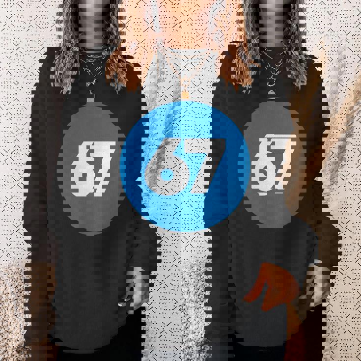 67 歳の誕生日番号 67 バルーン 67 歳の誕生日 スウェットシャツ 彼女への贈り物