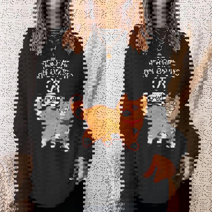 The Cat Game Don't Look At This Cat You Lost Kitten スウェットシャツ 彼女への贈り物