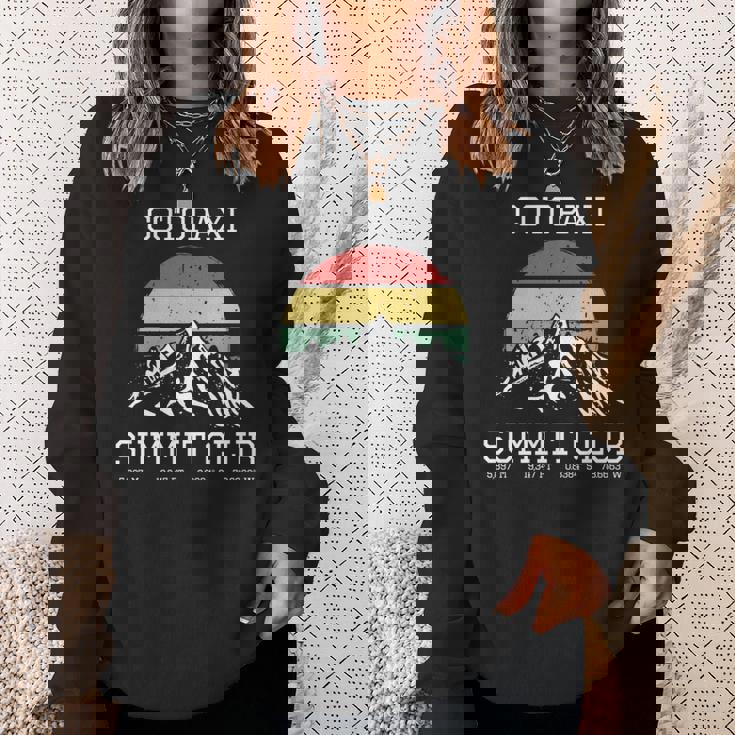 I Climbed Cotopaxiummit Club ハイキング エクアドルハイキング 長袖tシャツ スウェットシャツ 彼女への贈り物