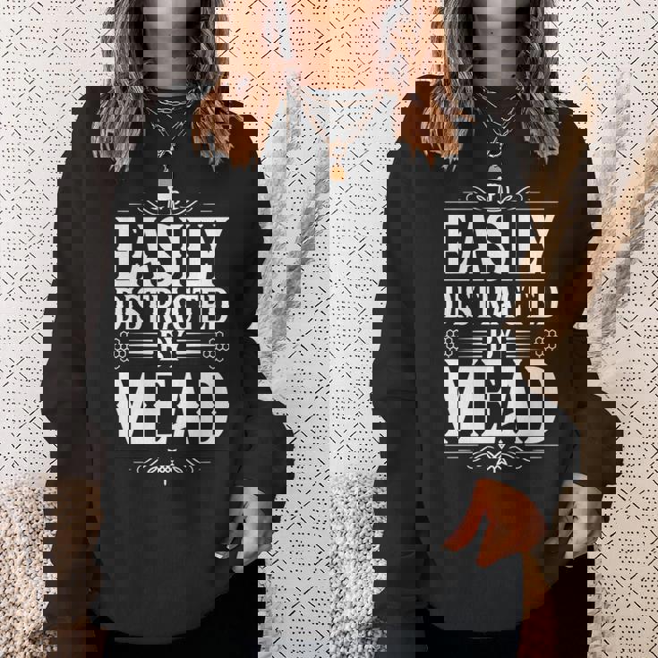 Easy Distracted By Mead 長袖tシャツ スウェットシャツ 彼女への贈り物