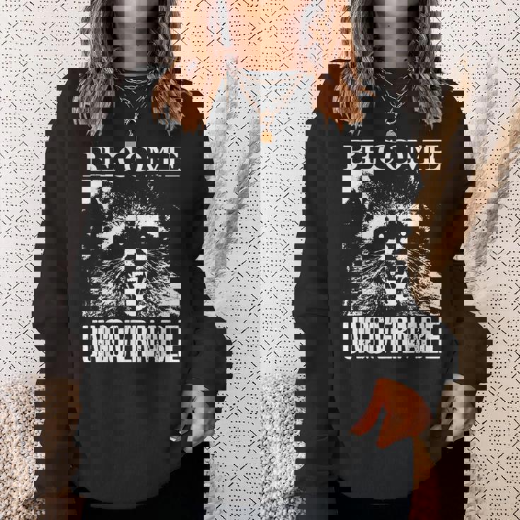 Raccoon Become Ungovernable Raccoon スウェットシャツ 彼女への贈り物