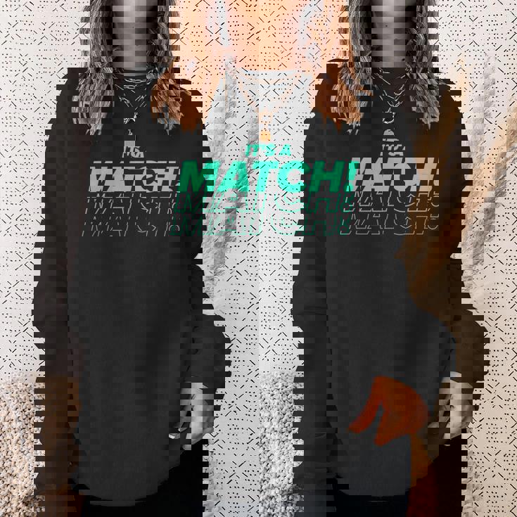 It's A Match Tinder デートフックアップ シングル用 面白い スウェットシャツ 彼女への贈り物