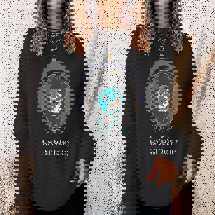 Low Batterytill Flowing 錦鯉 音楽 ヘッドホン 和風 低電力 共感 デザイン スウェットシャツ 彼女への贈り物