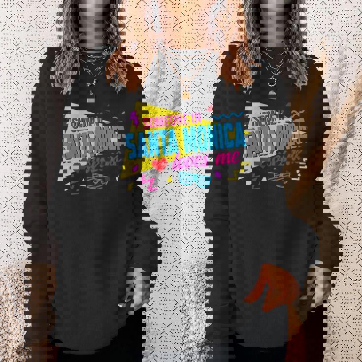 Someone Inanta Monica Loves Me 80S サンタモニカの誰かが私に80年代を愛しています 長袖tシャツ スウェットシャツ 彼女への贈り物